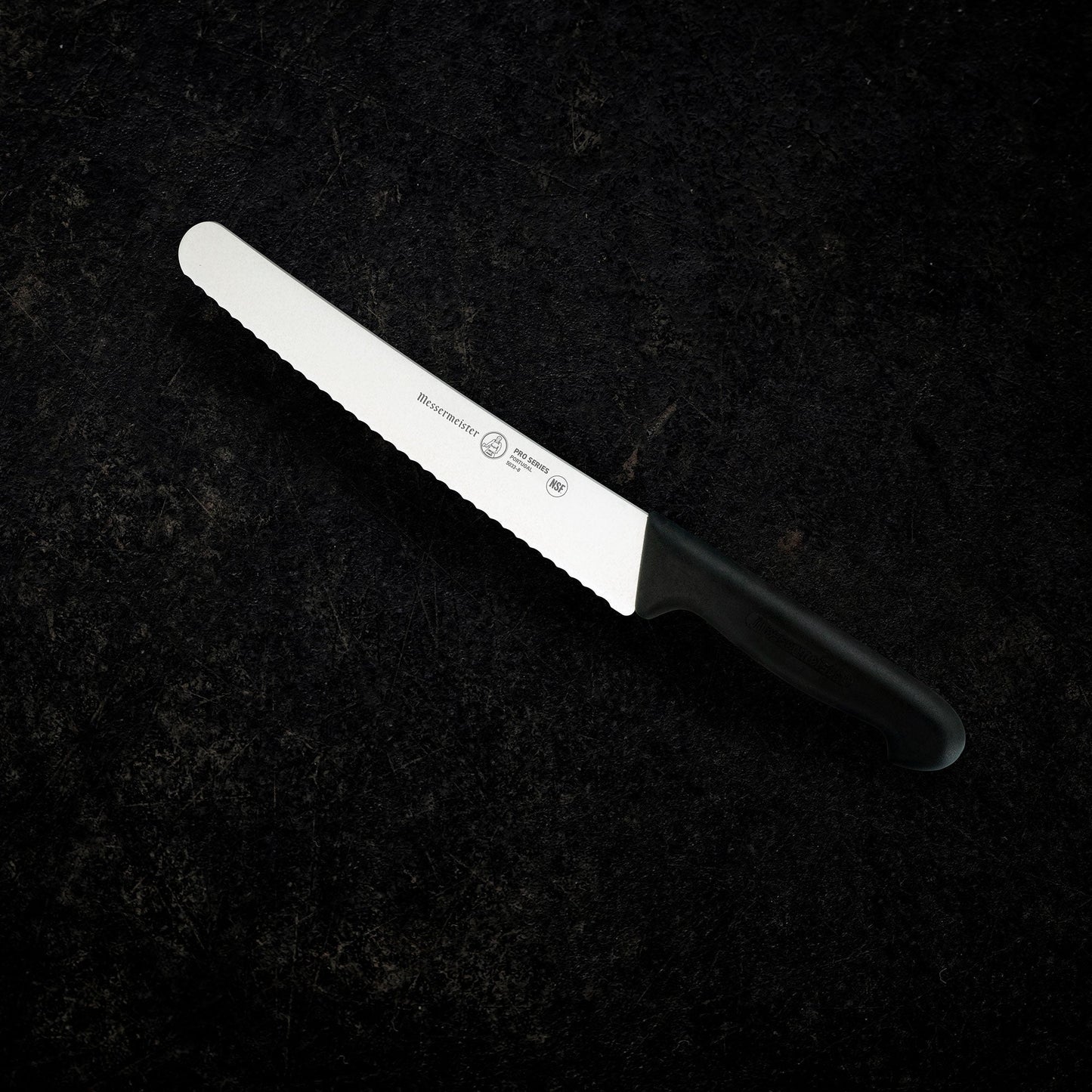 PRO SERIES 20 CM SCALLOPED BAKER'S BREAD KNIFE