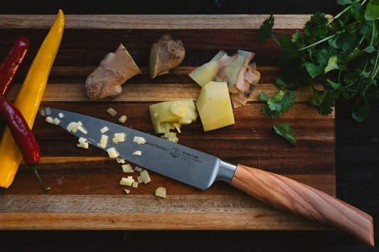 MESSERMEISTER serie OLIVA LUXE 16cm universeel mes met olijfhouten heft