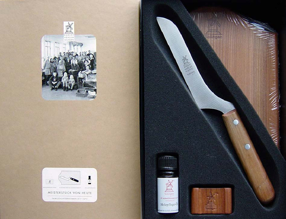 ROBERT HERDER Geschenk=set 4dlg kaas- salami- mes + snijplank, houder en heft FSC kersenhout