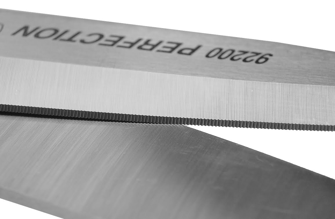 Visschaar RVS lemmet 12cm met micro vertanding rood kunststof greep