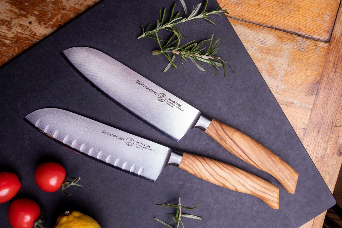 MESSERMEISTER serie OLIVA LUXE 16,5cm SANTOKU met kullenschliff en olijfhouten heft